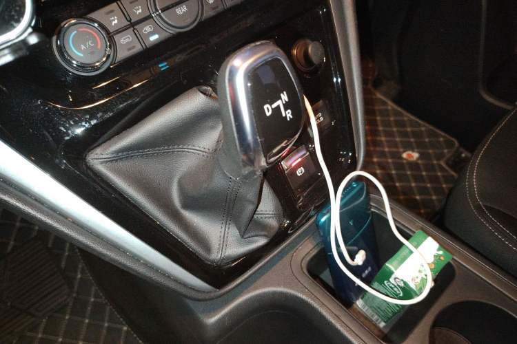 Used JAC Refine M3 PHEV 2025 PLUS 2.0L Comfort Edition Gear Lever