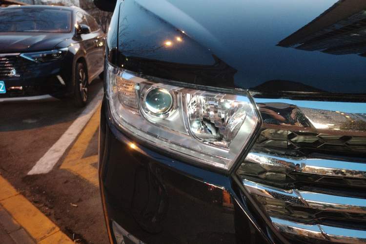 Used JAC Refine M3 PHEV 2025 PLUS 2.0L Comfort Edition Right Front Headlight