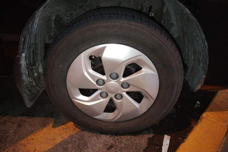 Used JAC Refine M3 PHEV 2025 PLUS 2.0L Comfort Edition Right Front Wheel Hub