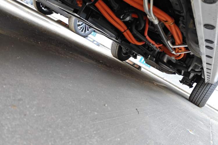 Used JAC Refine M3 PHEV 2025 PLUS 2.0L Smart Connectivity Version Chassis Front Left