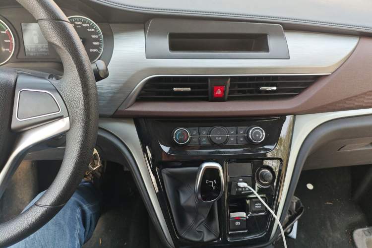 Used JAC Refine M3 PHEV 2025 PLUS 2.0L Elite Edition Audio And AC Panel
