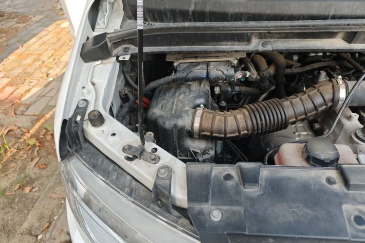 Used JAC Refine M3 PHEV 2025 PLUS 2.0L Elite Edition Engine Bay Right