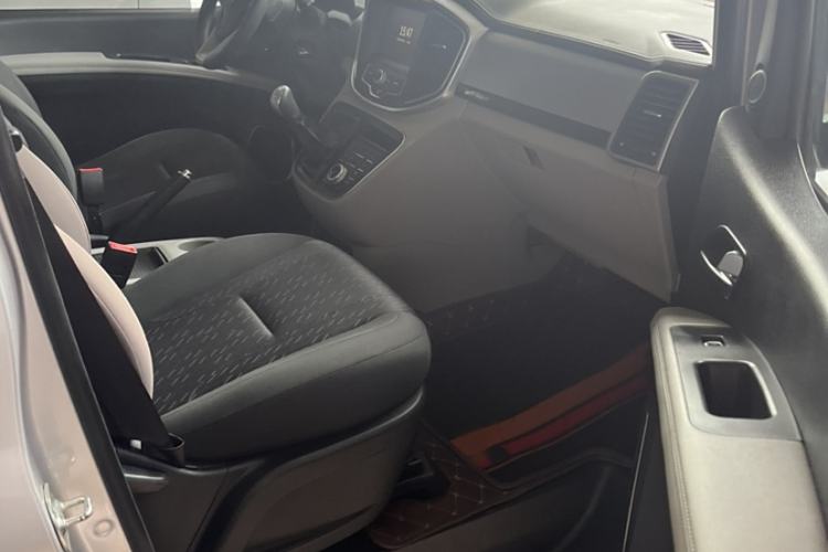 Used JAC Refine M4 2019 Business Series 2.0L Manual - China VI Standard Interior 4