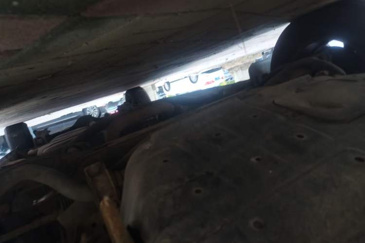 Used JAC Refine M4  Chassis Front Left