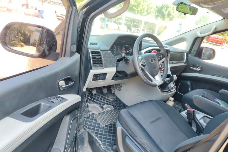 Used JAC Refine M4 2016 2.0L Manual Luxury Version Driver Seat