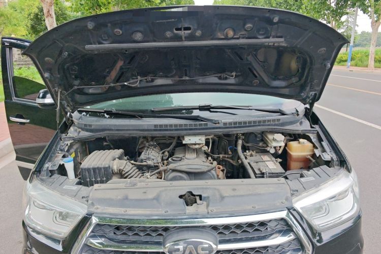 Used JAC Refine M4 2016 2.0L Manual Comfort Edition Engine Bay
