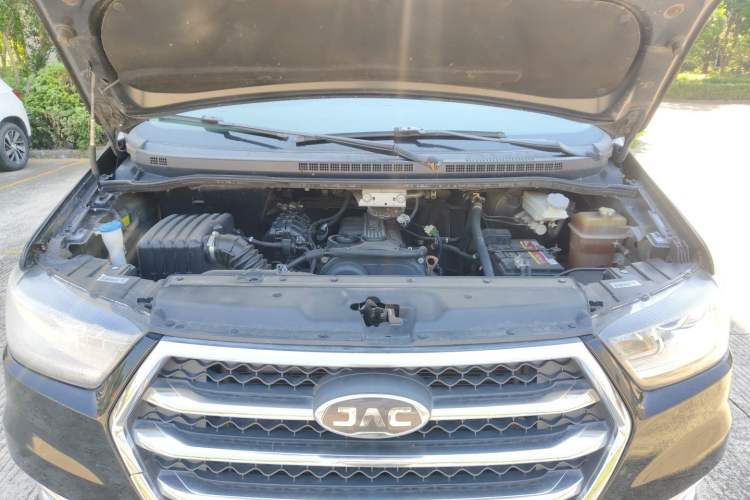 Used JAC Refine M4 2016 2.0L Manual Luxury Version Engine Bay