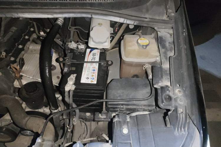Used JAC Refine M4 2016 2.0L Manual Luxury Version Engine Bay Left