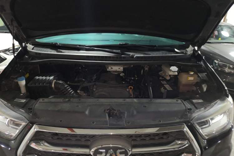 Used JAC Refine M4 2016 2.0L Manual Luxury Smart Version Engine Bay