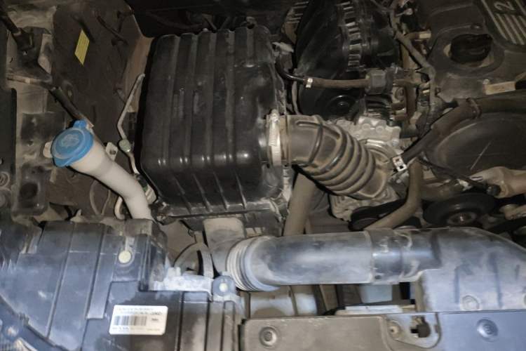 Used JAC Refine M4 2016 2.0L Manual Luxury Version Engine Bay Right