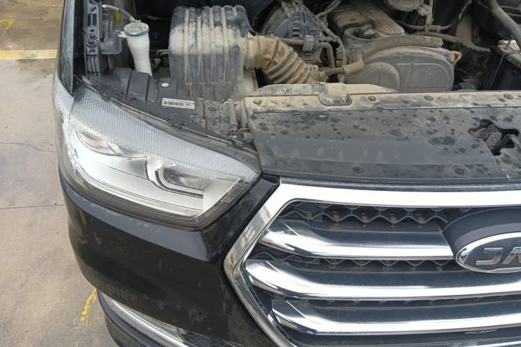 Used JAC Refine M4 2016 2.0L Manual Luxury Version Engine Bay Right