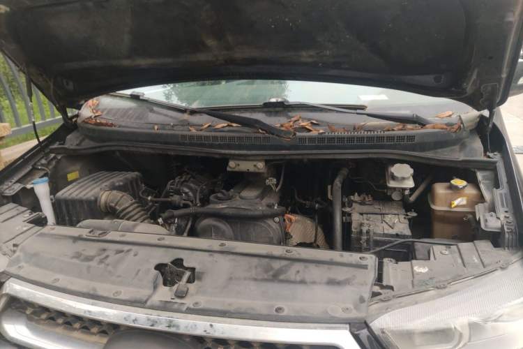 Used JAC Refine M4 2016 2.0L Manual Luxury Version Engine Bay