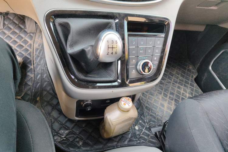 Used JAC Refine M4 2016 2.0L Manual Luxury Version Gear Lever