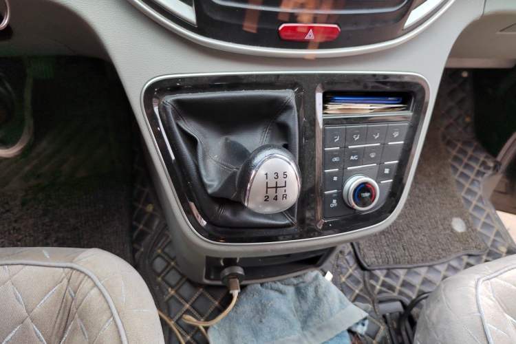 Used JAC Refine M4 2016 2.0L Manual Comfort Edition Gear Lever