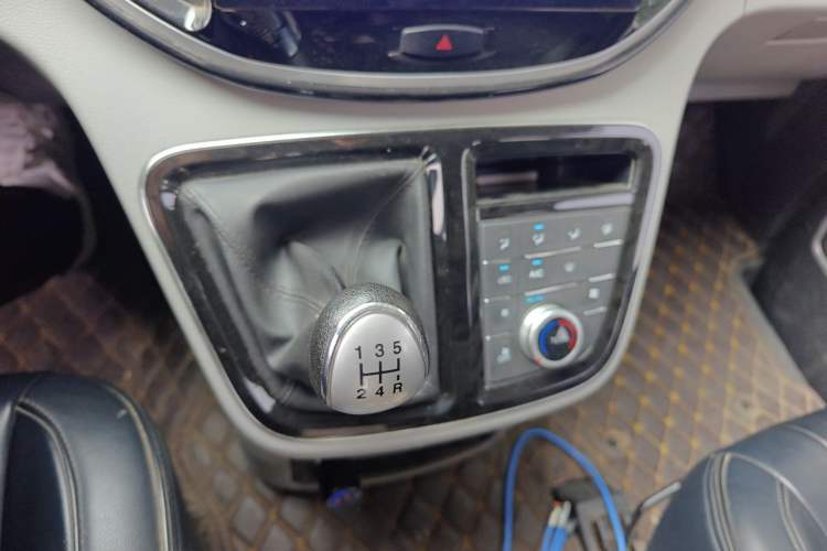 Used JAC Refine M4 2016 2.0L Manual Comfort Edition Gear Lever