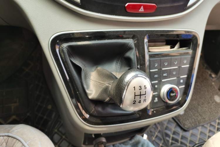 Used JAC Refine M4 2016 2.0L Manual Comfort Edition Gear Lever
