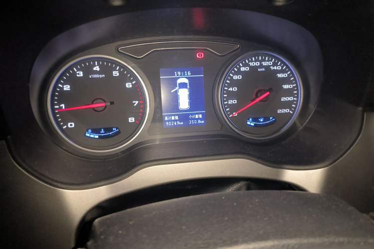 Used JAC Refine M4 2016 2.0L Manual Comfort Edition Instrument Cluster
