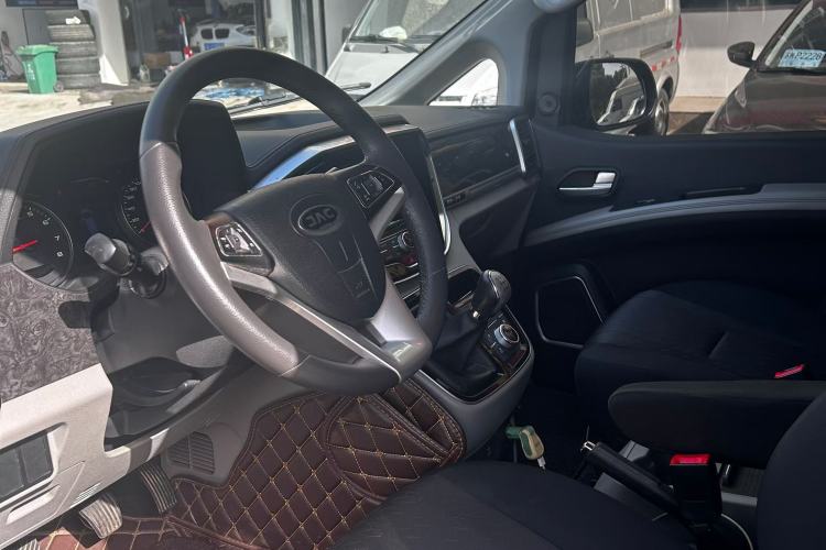 Used JAC Refine M4 2016 2.0L Manual Luxury Version Interior 1