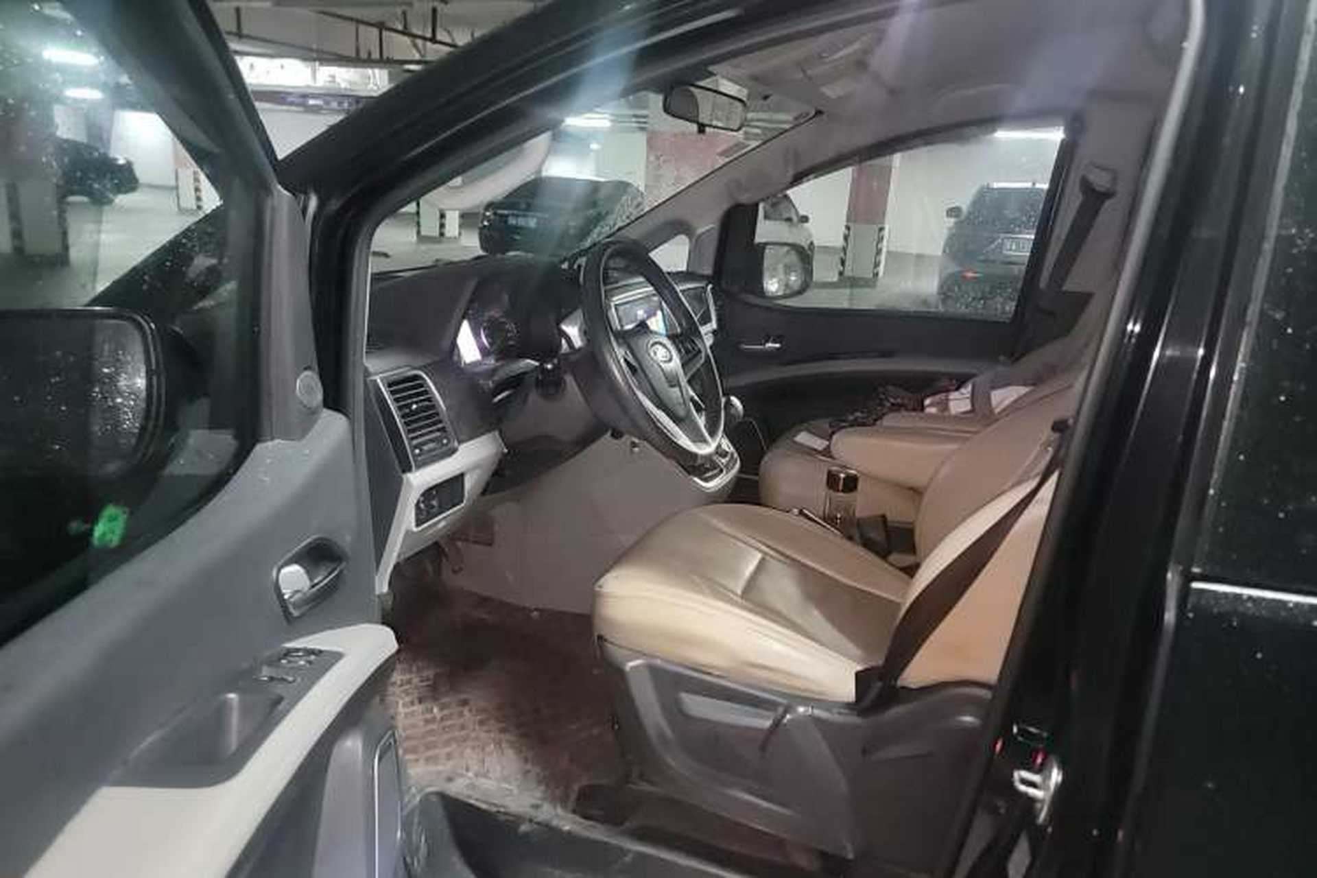 Used JAC Refine M4 2016 2.0L Manual Luxury Version Interior 3