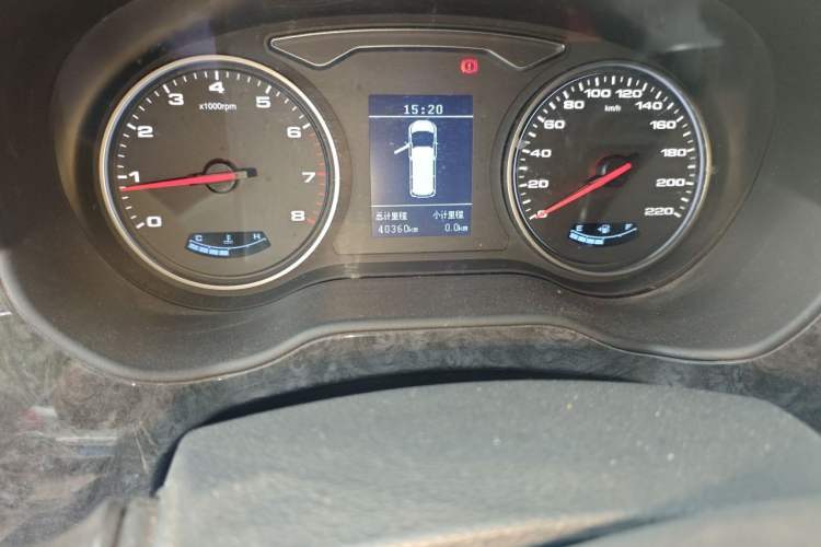 Used JAC Refine M4 2016 2.0L Manual Luxury Smart Version Odometer Close Up