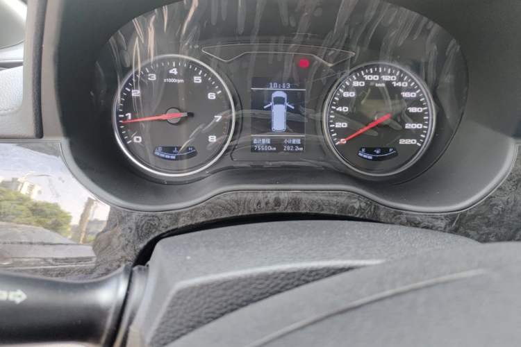 Used JAC Refine M4 2016 2.0L Manual Luxury Version Odometer Close Up