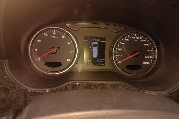 Used JAC Refine M4 2016 2.0L Manual Luxury Version Odometer Close Up
