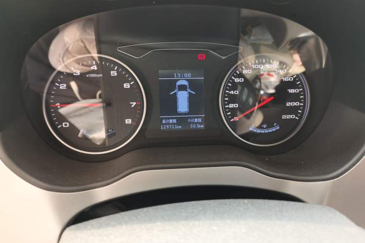 Used JAC Refine M4 2016 2.0L Manual Comfort Edition Odometer Close Up