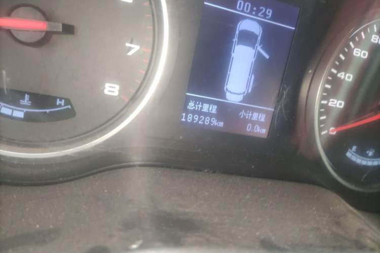 Used JAC Refine M4 2016 2.0L Manual Luxury Version Odometer Close Up