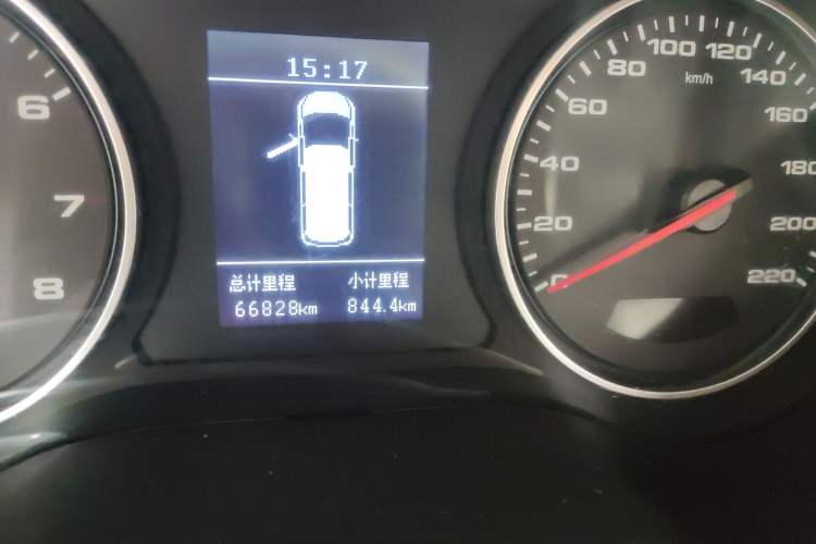 Used JAC Refine M4 2016 2.0L Manual Luxury Smart Version Odometer Close Up