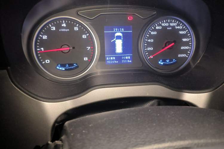 Used JAC Refine M4 2016 2.0L Manual Comfort Edition Odometer Close Up