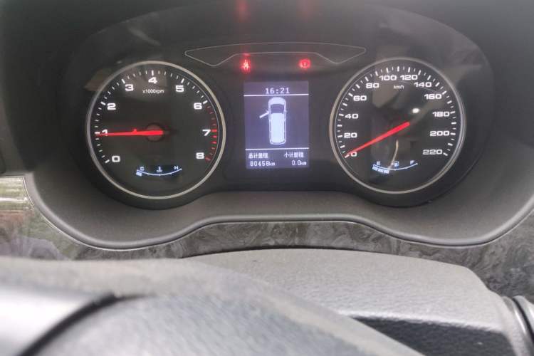 Used JAC Refine M4 2016 2.0L Manual Luxury Smart Version Odometer Close Up