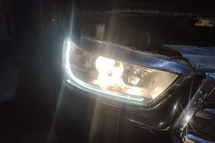 Used JAC Refine M4 2016 2.0L Manual Luxury Version Right Front Headlight