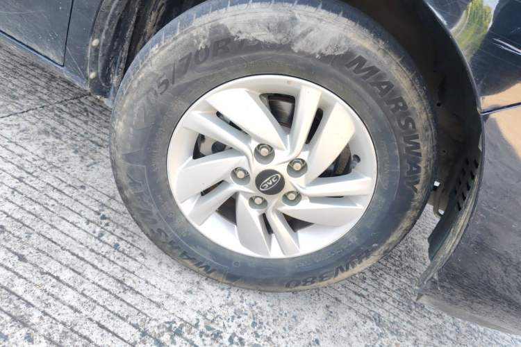 Used JAC Refine M4 2016 2.0L Manual Luxury Version Right Front Wheel Hub