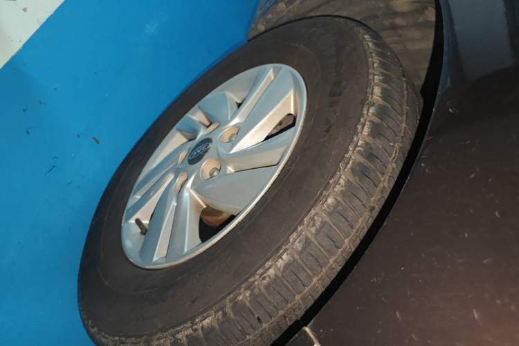 Used JAC Refine M4 2016 2.0L Manual Luxury Version Right Front Wheel Hub