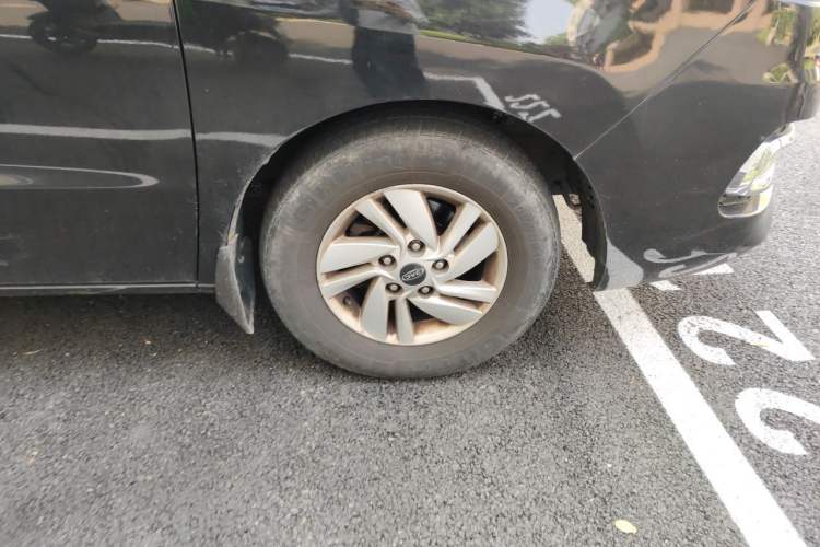 Used JAC Refine M4 2016 2.0L Manual Luxury Smart Version Right Front Wheel Hub