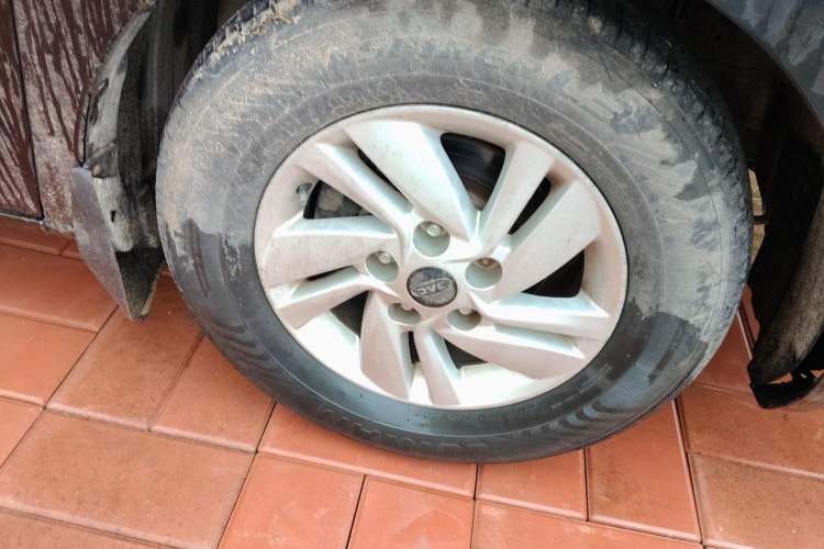 Used JAC Refine M4 2016 2.0L Manual Comfort Edition Right Front Wheel Hub