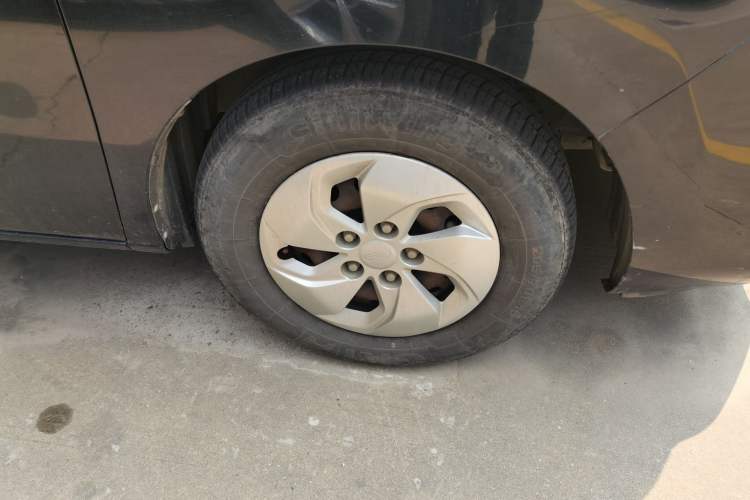 Used JAC Refine M4 2016 2.0L Manual Comfort Edition Right Front Wheel Hub