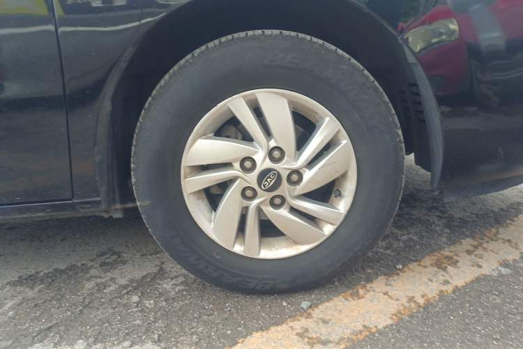 Used JAC Refine M4 2016 2.0L Manual Luxury Version Right Front Wheel Hub