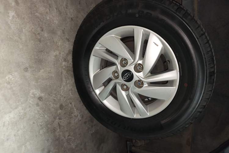Used JAC Refine M4 2016 2.0L Manual Luxury Smart Version Right Rear Wheel Hub