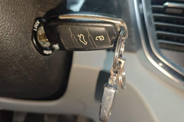 Used JAC Refine M4 2016 2.0L Manual Luxury Smart Version Vehicle Key