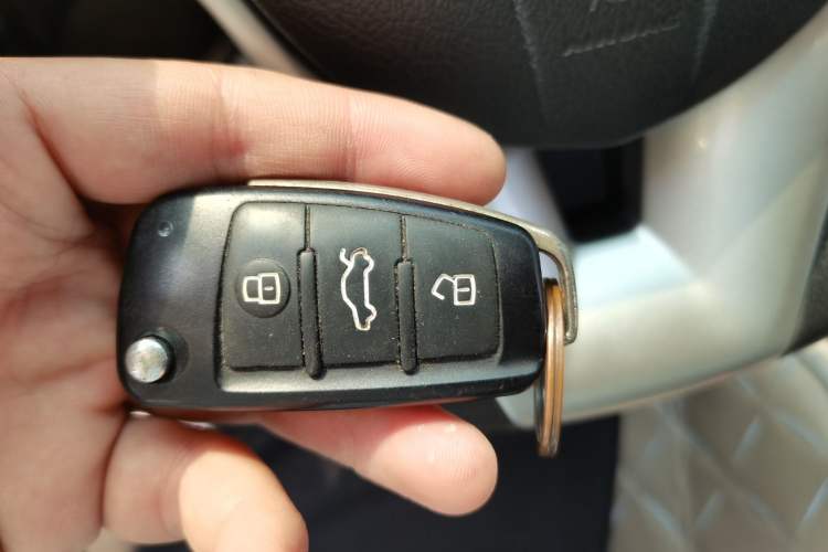 Used JAC Refine M4 2016 2.0L Manual Comfort Edition Vehicle Key