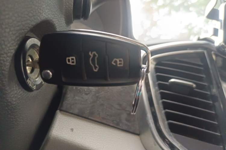 Used JAC Refine M4 2016 2.0L Manual Luxury Version Vehicle Key