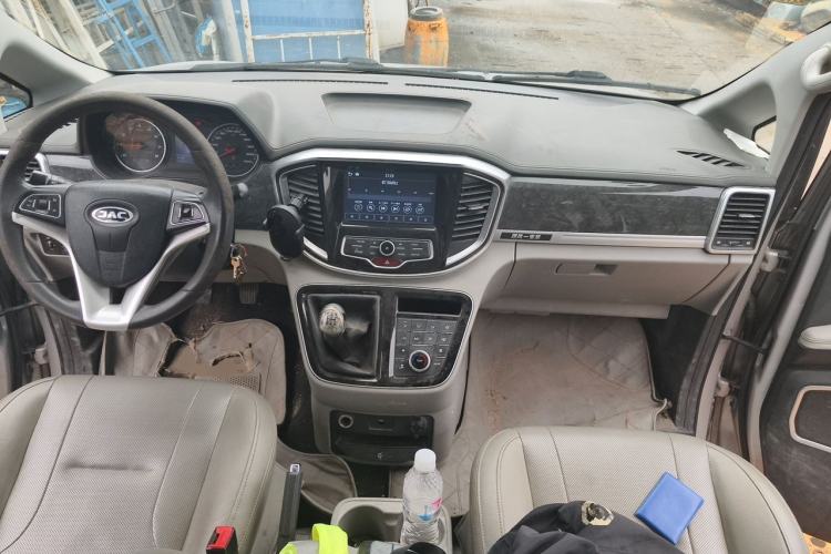 Used JAC Refine M4 2016 2.0L Manual Luxury Smart Version Center Console