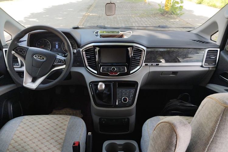 Used JAC Refine M4 2016 2.0L Manual Luxury Version Center Console