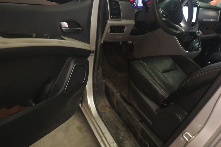 Used JAC Refine M4 2016 2.0L Manual Luxury Version Driver Seat