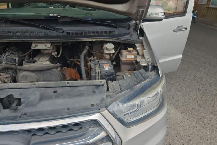 Used JAC Refine M4 2016 2.0L Manual Luxury Version Engine Bay Left