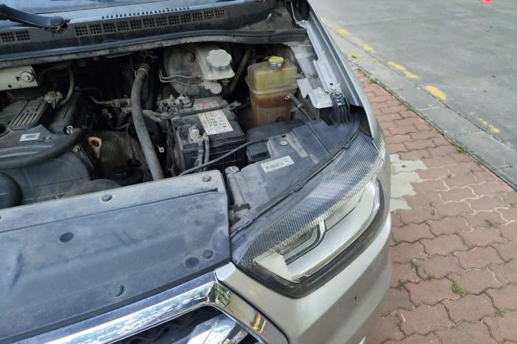 Used JAC Refine M4 2016 2.0L Manual Luxury Version Engine Bay Left