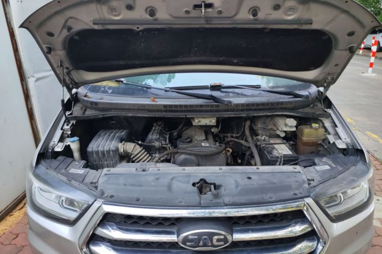 Used JAC Refine M4 2016 2.0L Manual Luxury Version Engine Bay