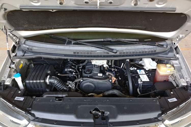 Used JAC Refine M4 2016 2.0L Manual Luxury Version Engine Bay