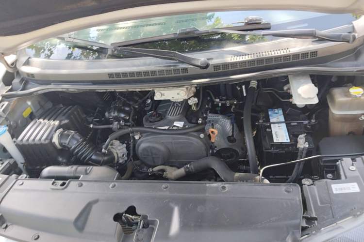 Used JAC Refine M4 2016 2.0L Manual Luxury Version Engine Bay
